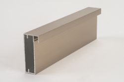Este perfil de alumínio - Bellini MTX P36 é ideal para aplicação em portas com acabamento em vidro em conjunto com o perfil enzo. Esse modelo de perfil de alumínio proporciona ao móvel grande praticidade além de um melhor acabamento.
